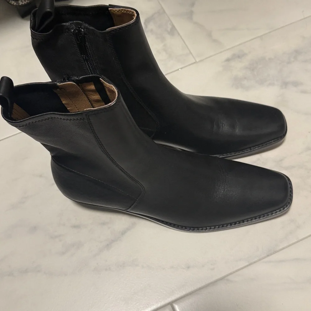 Madewell Sleek Black Leather Idris Boot - Picture 2 of 7